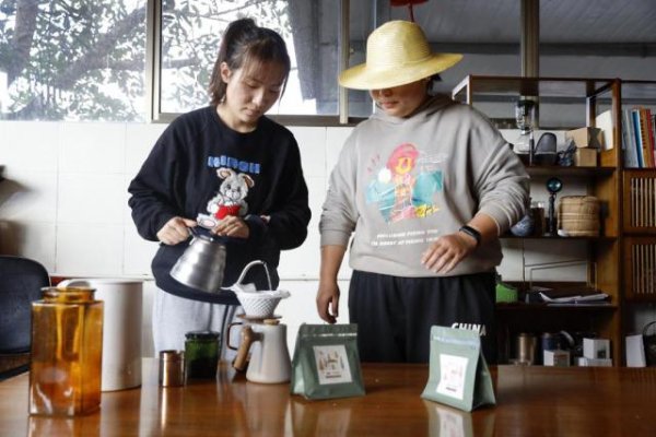 悦来网 人挤人的暑假，这座云南小城避暑也避世